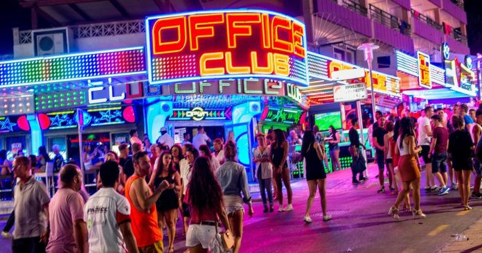 Mallorca and Ibiza are restoring the restrictions on Covid nightlife for British tourists

