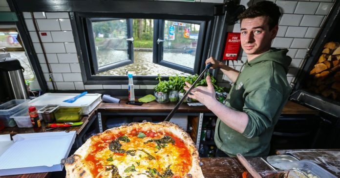 Neapolitan wood-fired pizza served from a floating cafe on Cheshire canal
